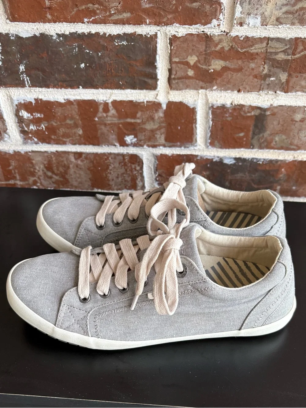 Taos Star Burst Comfort Canvas Sneakers Washed Gray Size 10 Wide FLAWEDl
